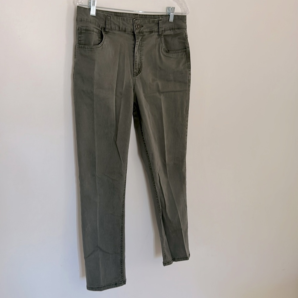 Maurices Khaki Green Cropped Jeans